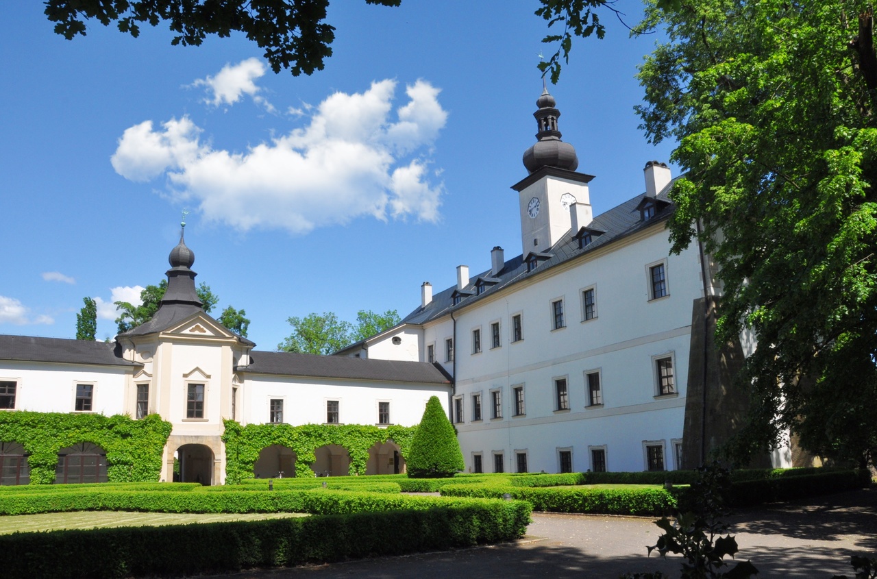 Výstava obrazů na zámku Letohrad