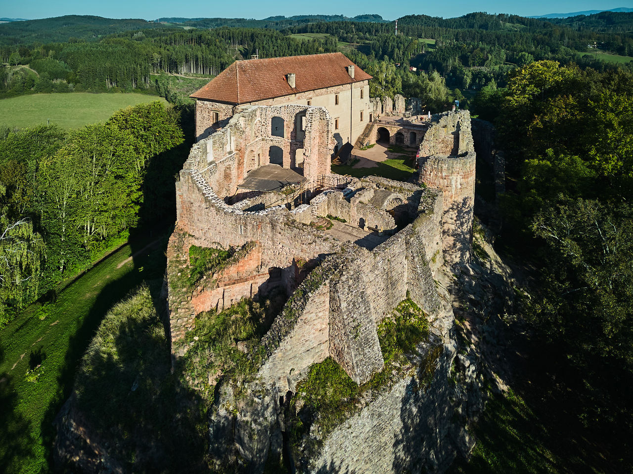 Sinister na Pecce - šermířské vystoupení
