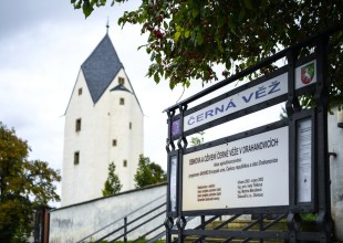 Výstavy na Černé věži