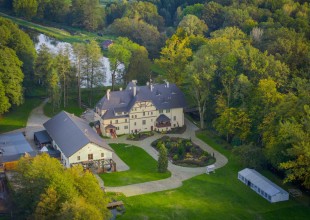 Castle or palace? Choose your residence for the weekend!